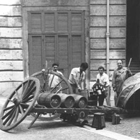 Trasporto del carro a vino dal Museo di Roma/ Palazzo Braschi al Museo del Folklore, oggi Museo di Roma in Trastevere